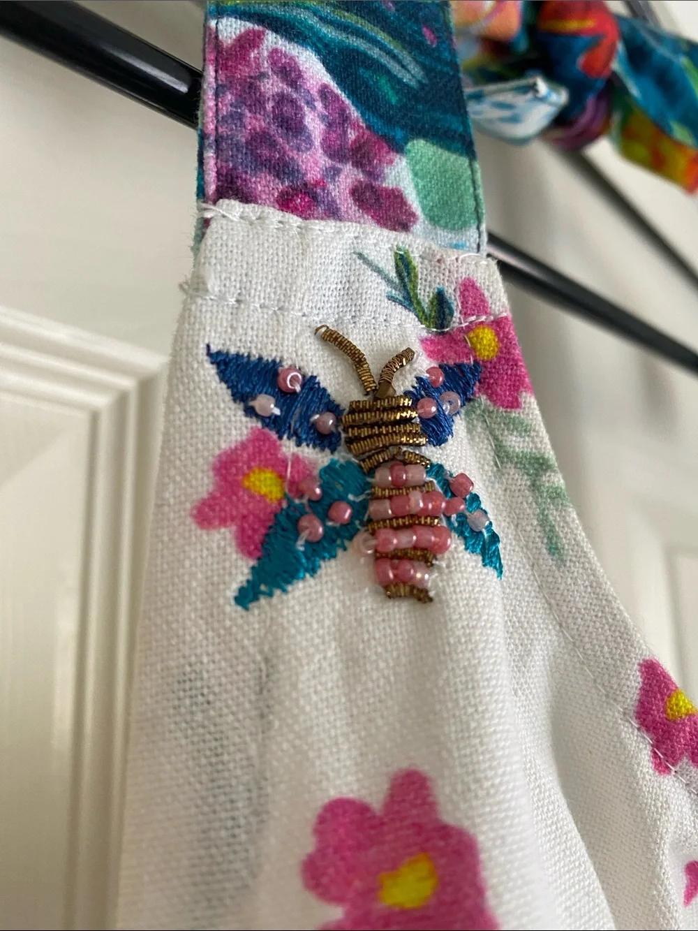🌼  Gorgeous NWOT Anthropology Apron with beaded and embroidered bees